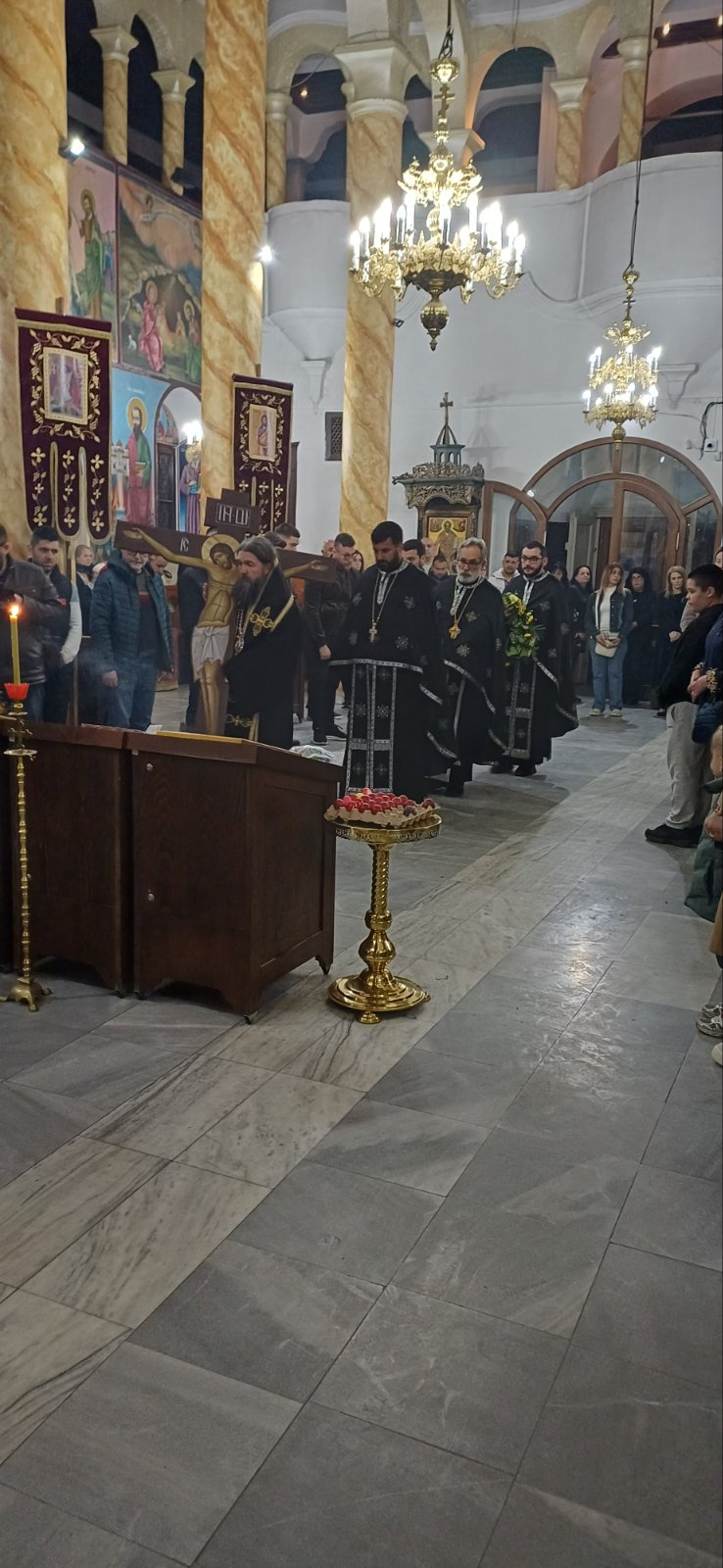 Служба на светите и спасителни страданија