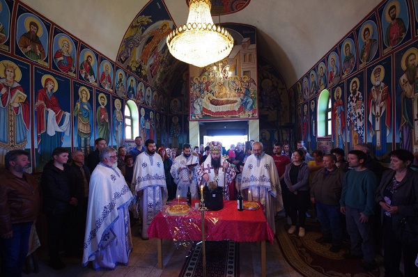 Света Литургија во нас. Тромеѓа